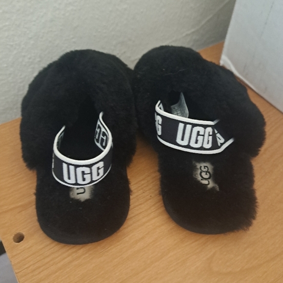 UGG Black Kids Fluffy Slippers - Picture 3 of 5